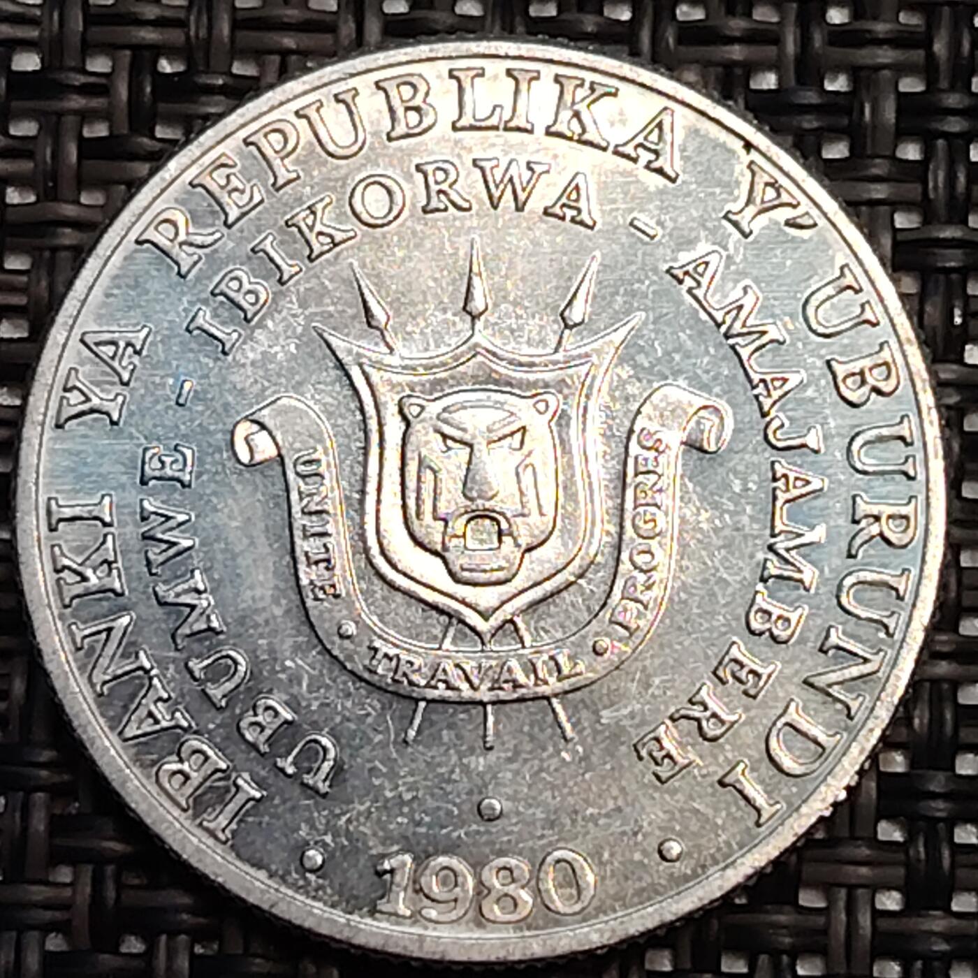 布加迪🐬～世界钱币(上海)🌾第 244 期 /  各国套币和散币 布隆迪🇧🇮 1980年 5法郎