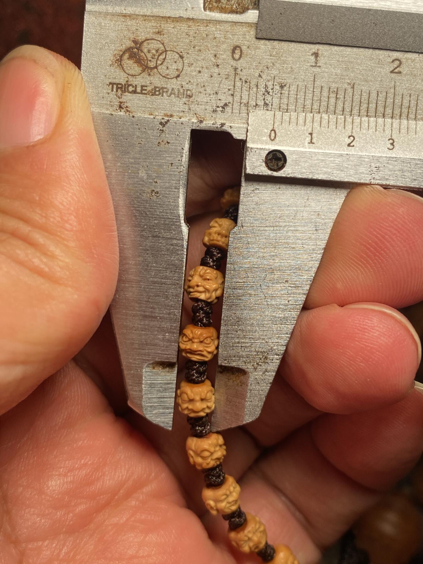 苏工核雕手作与你有缘 苏工核雕，核尖十八罗汉，个性好玩，写实风格，喜欢的来价不贵，尺寸0。53