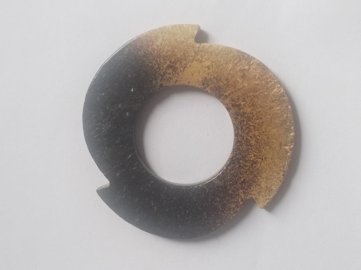 综合 古玉旋几。微瑕疵。