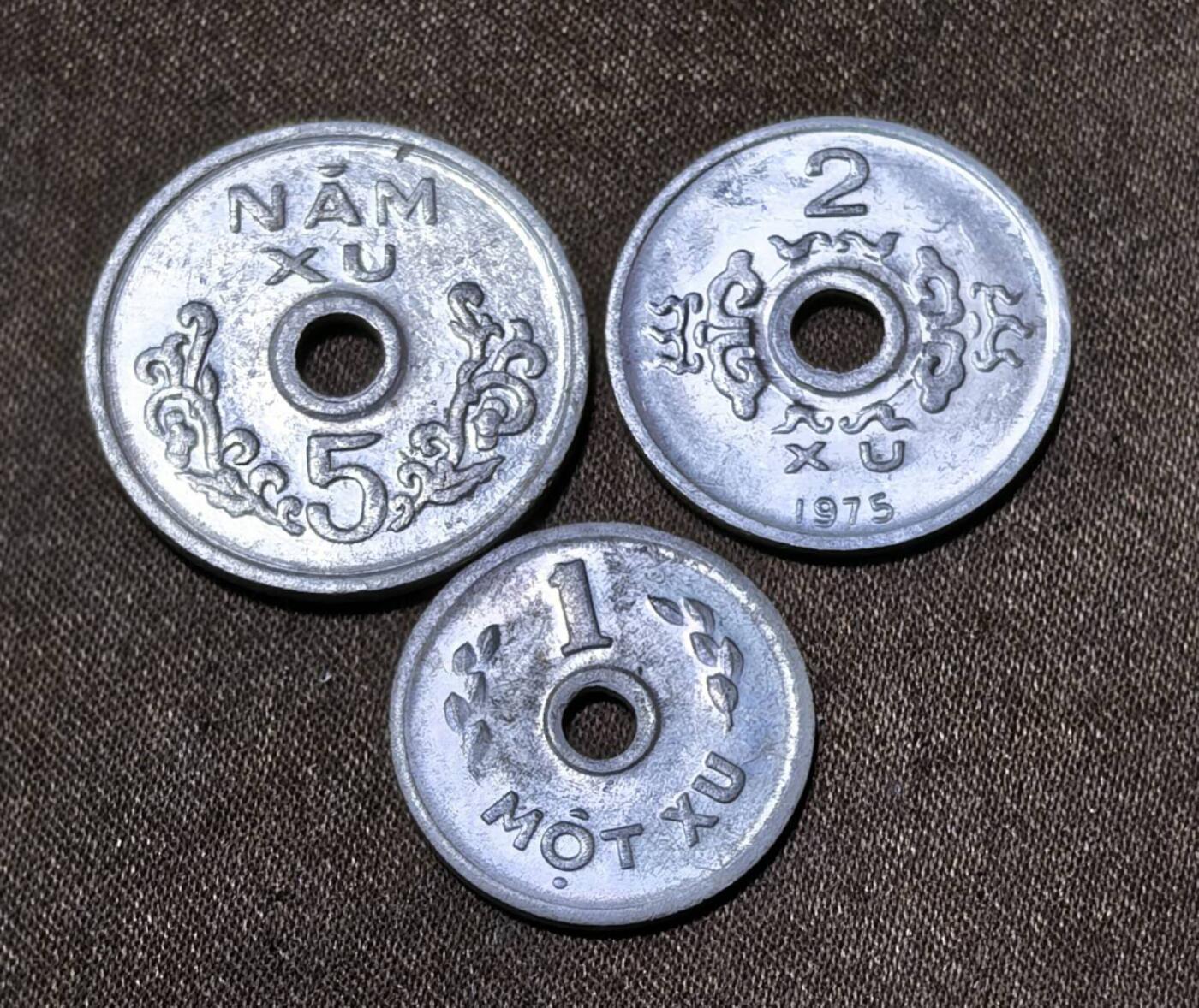 北京马甸外国币专卖第144期，外国币专场，陆续上拍，欢迎关注 越南 南越 1975年 1Xu 2Xu 5Xu 三枚套全