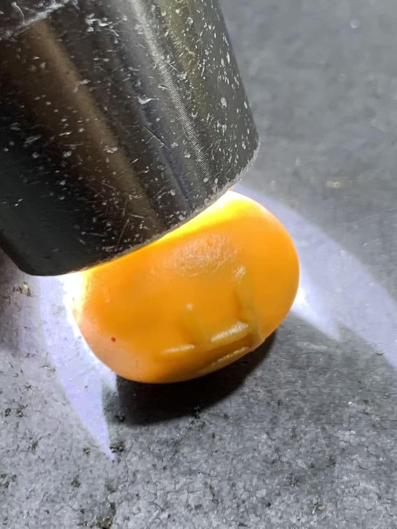 精美亚光冰飘糖心战国红玛瑙手工雕刻止字随形珠一颗，