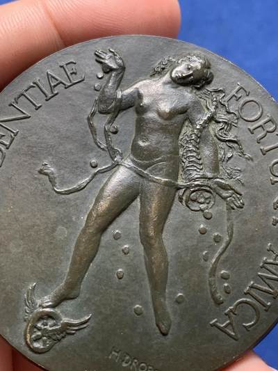 《竞宝斋》第420场 周日，周一，周二  3场连拍 （全场包邮） 名家Henry Dropsy作 工商业信贷银行纪念铜章（1959年） 107.5克 59mm 三角铜标