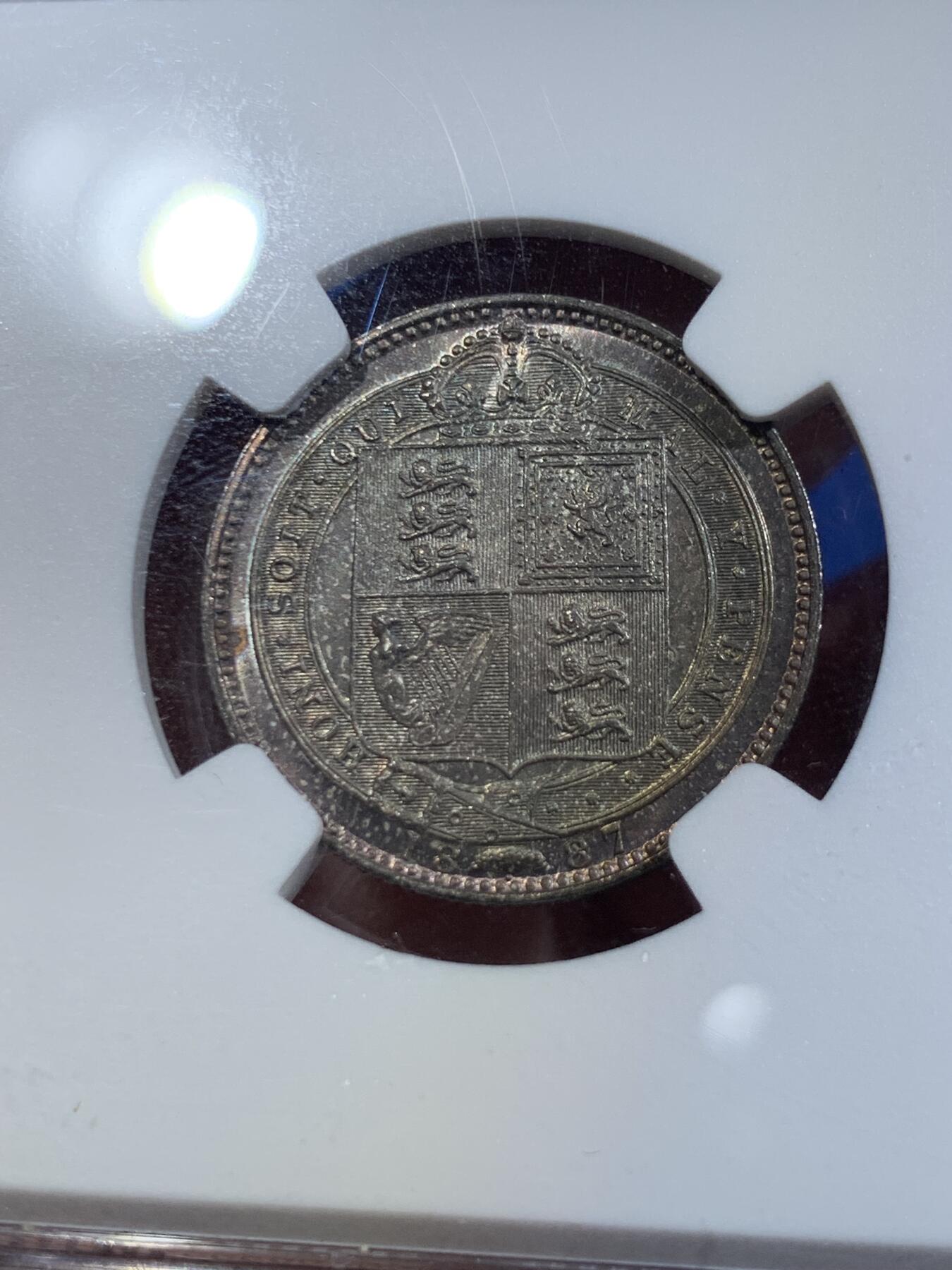 《竞宝斋》第420场 周日，周一，周二  3场连拍 （全场包邮） NGC MS65 英国 1887年 1先令 银币 双面蓝绿色深包浆，国外成交价高，值得入藏。