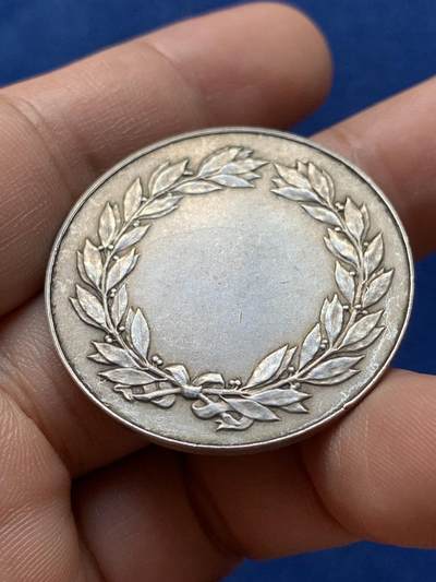 《竞宝斋》第420场 周日，周一，周二  3场连拍 （全场包邮） 法国19世纪城市人寿保险公司纪念圆形银章，城堡王冠图，丰饶角1AR边铭，21克，36.2mm。