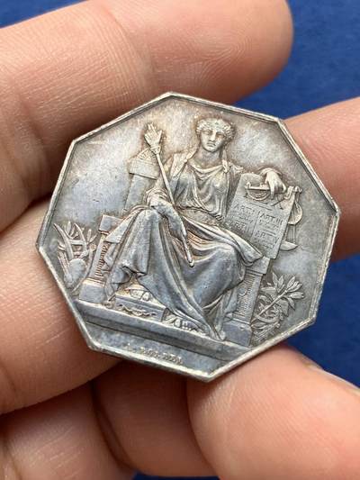 《竞宝斋》第420场 周日，周一，周二  3场连拍 （全场包邮） 法国1881年公正女神八角银质代币，丰饶角AR边铭，31mm，13.9克。