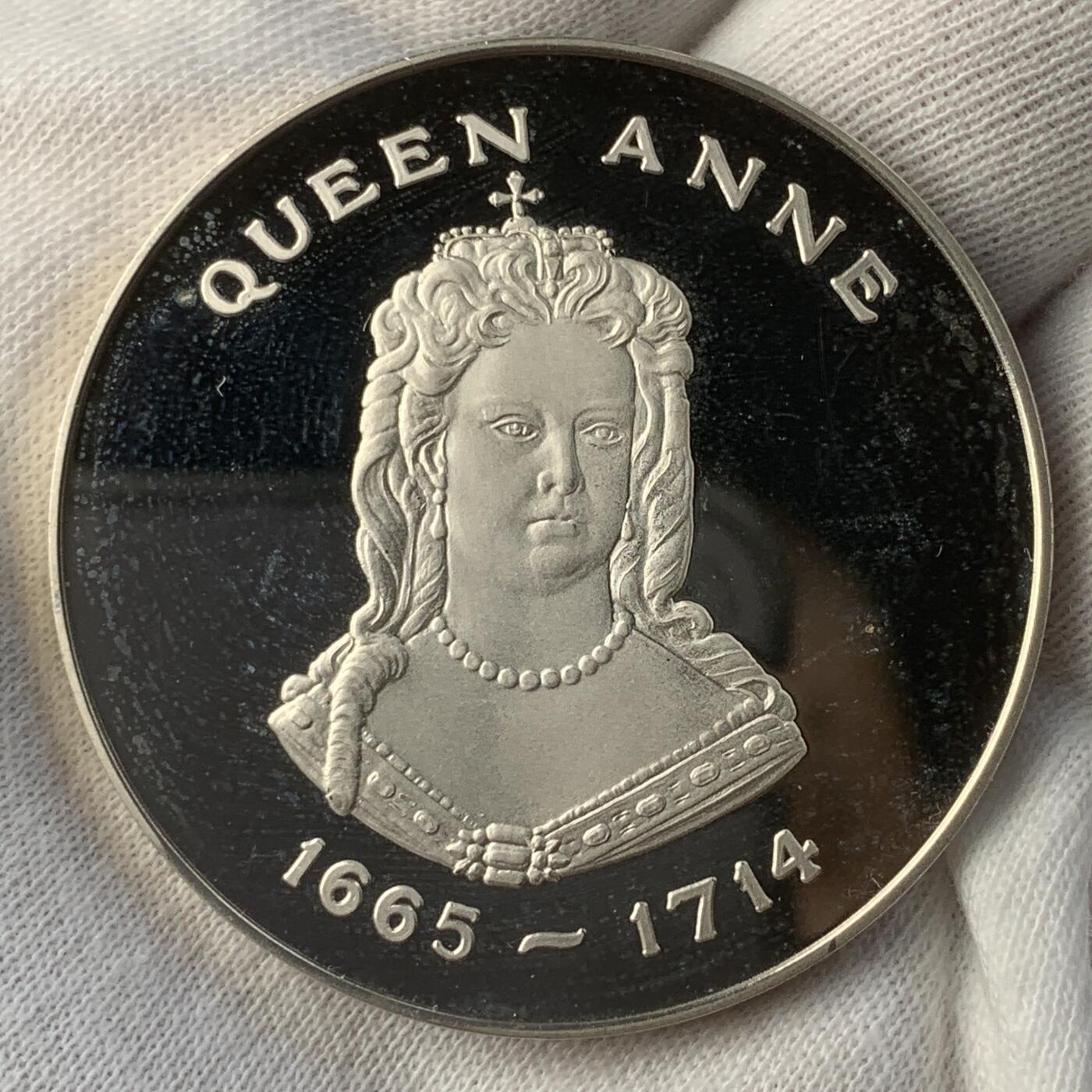 掌中浮雕-藏着的欧洲第036场 安妮女王（Anne of Great Britain，Anne Stuart，1665年2月6日—1714年8月1日），斯图亚特王朝的英国及爱尔兰女王银章，45mm，44g