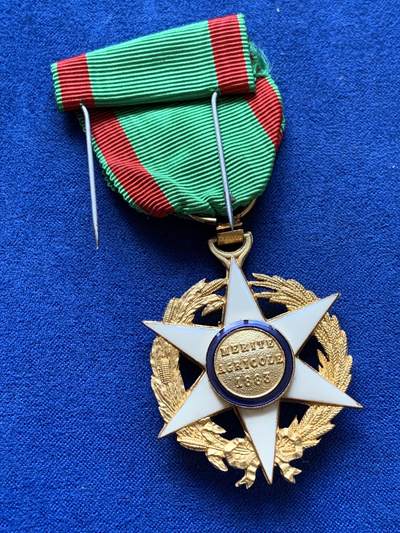 《竞宝斋》第420场 周日，周一，周二  3场连拍 （全场包邮） 1883年法国农业功勋章 带盒 总重约20.9克