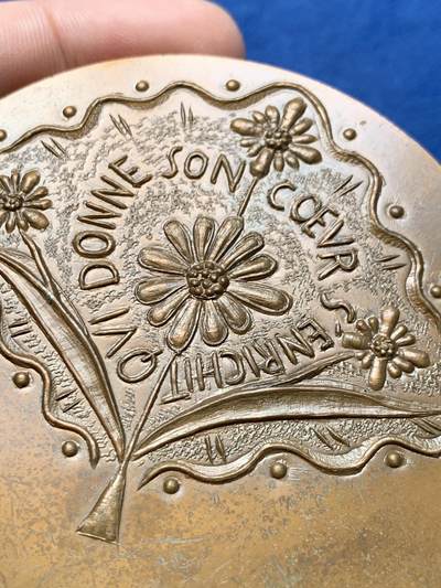 《竞宝斋》第420场 周日，周一，周二  3场连拍 （全场包邮） 社会救济福利机构纪念铜章 丰饶角铜标 199.7克 76.5mm