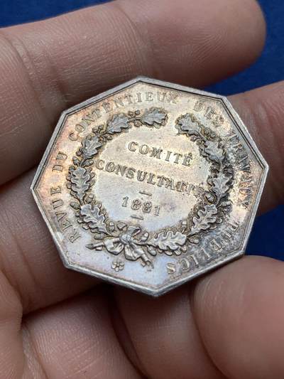 《竞宝斋》第420场 周日，周一，周二  3场连拍 （全场包邮） 法国1881年公正女神八角银质代币，丰饶角AR边铭，31mm，13.9克。