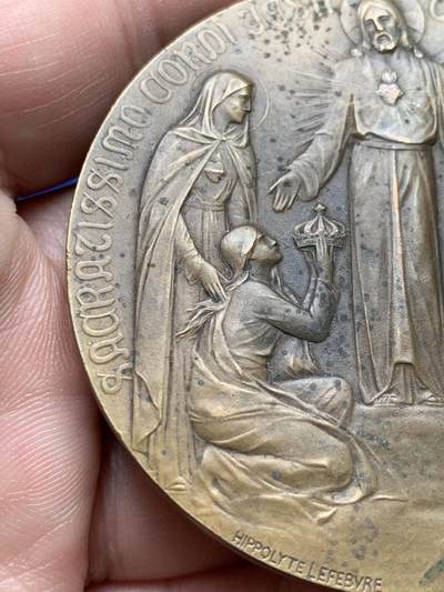 《竞宝斋》第420场 周日，周一，周二  3场连拍 （全场包邮） 1919年《圣心大教堂落成》青铜纪念章 90.15克 60mm 三角铜标 带盒