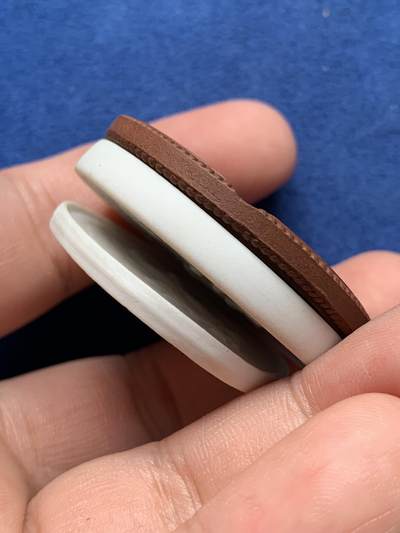 《竞宝斋》第420场 周日，周一，周二  3场连拍 （全场包邮） 三枚一组 德国陶瓷币章 歌德高浮雕+迈森滑雪+德紧10马克 细节见图