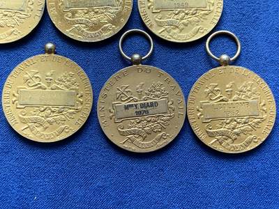 《竞宝斋》第420场 周日，周一，周二  3场连拍 （全场包邮） 六枚一组 法国银镀金功勋章 细节见图 总重约59克 26.6mm