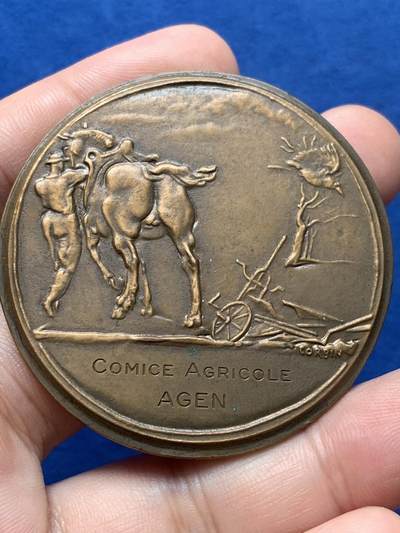 《竞宝斋》第420场 周日，周一，周二  3场连拍 （全场包邮） 名家Corbin作《耕作与丰收》铜章 57.75克 52.8mm