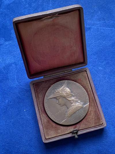 《竞宝斋》第420场 周日，周一，周二  3场连拍 （全场包邮） 名家罗蒂作 法国奥兰基础教育奖章 64.5克 49.5mm 丰饶角铜标 带盒