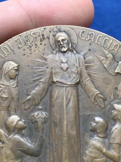 《竞宝斋》第420场 周日，周一，周二  3场连拍 （全场包邮） 1919年《圣心大教堂落成》青铜纪念章 90.15克 60mm 三角铜标 带盒