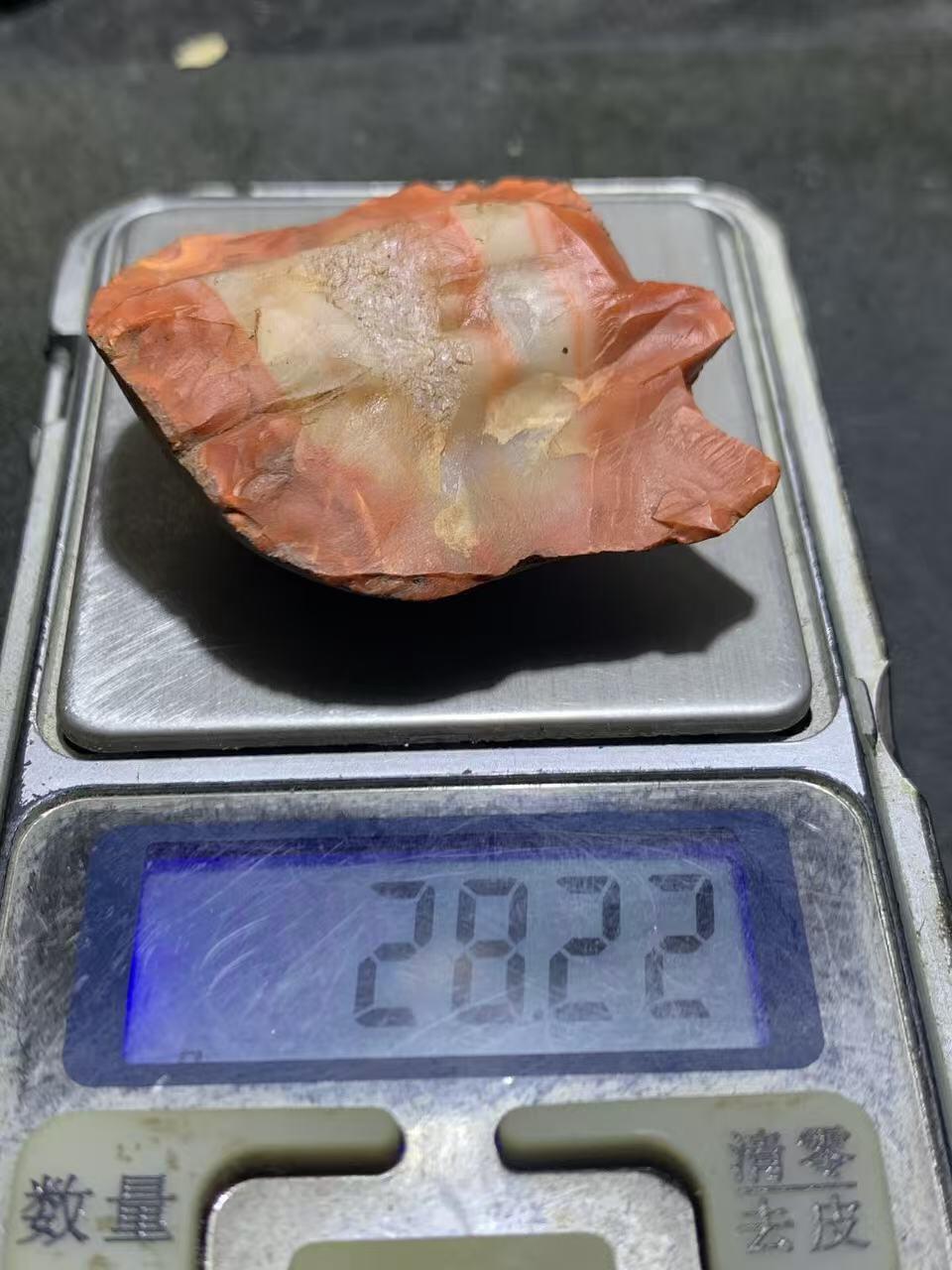 精美铁皮开窗料红白冰飘心南红玛瑙原石一颗