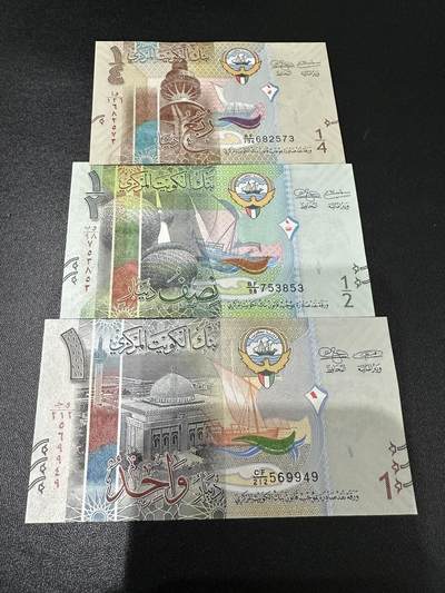 《外钞收藏家》第五百六十九期（本期拍品品种丰富、精选优质稀少好货）（本平台长期征集拍品、欢迎藏友们联系合作）  押 - 科威特1/4、1/2、1 三张一起 全新UNC