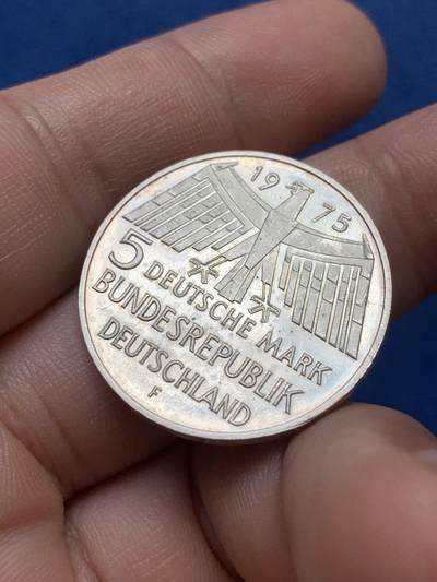 《竞宝斋》第420场 周日，周一，周二  3场连拍 （全场包邮） 1975年联邦德国5马克银币 欧洲历史文化古迹保护年 原光UNC品相 细节见图