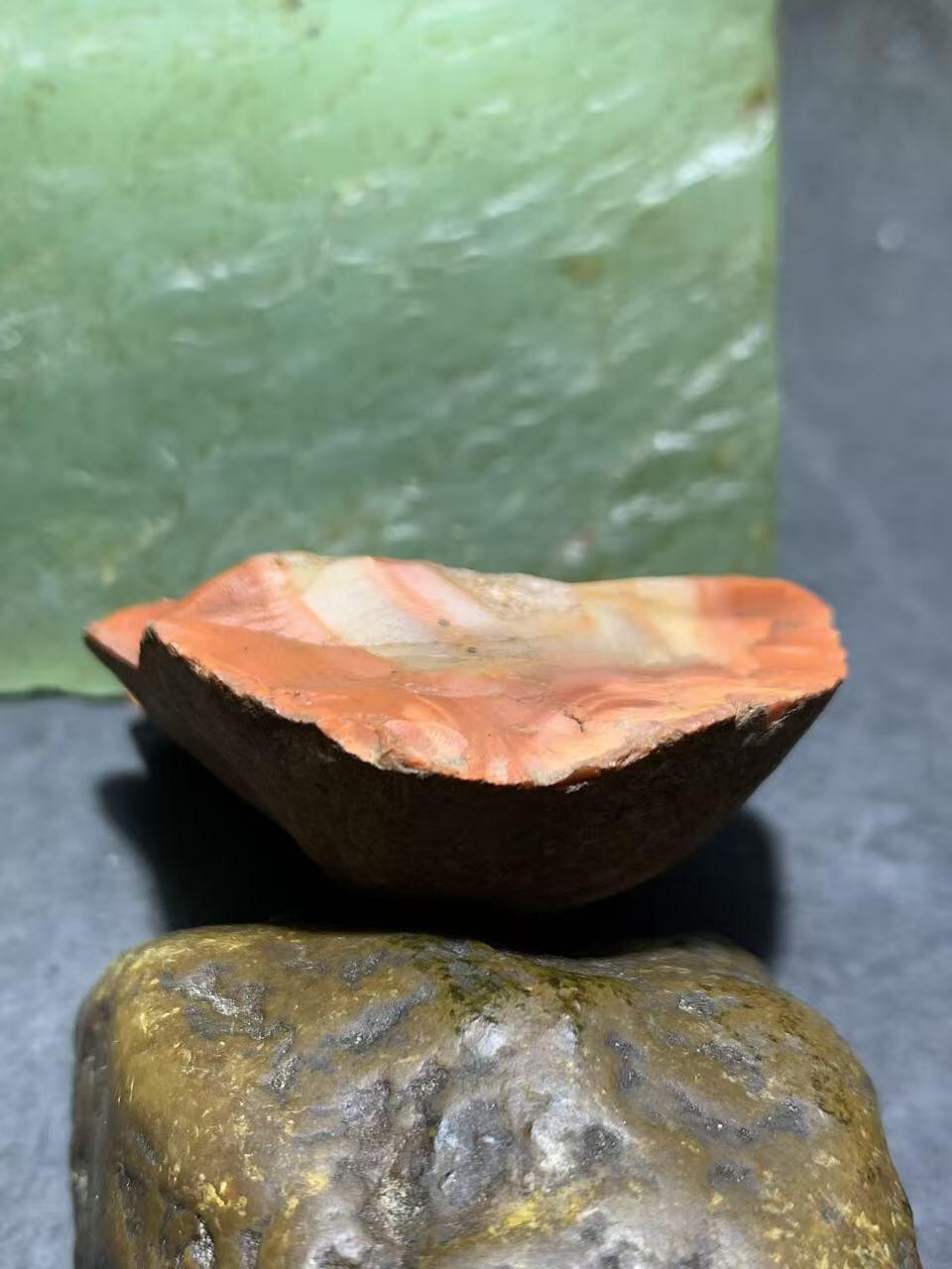 精美铁皮开窗料红白冰飘心南红玛瑙原石一颗