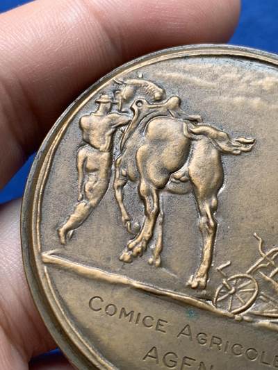 《竞宝斋》第420场 周日，周一，周二  3场连拍 （全场包邮） 名家Corbin作《耕作与丰收》铜章 57.75克 52.8mm