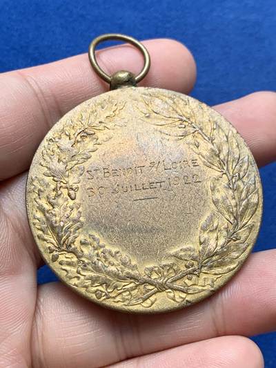 《竞宝斋》第420场 周日，周一，周二  3场连拍 （全场包邮） 法国音乐节铜章 50.3克 49.5mm 三角边铭