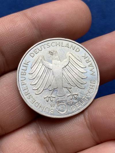 《竞宝斋》第420场 周日，周一，周二  3场连拍 （全场包邮） 1977年联邦德国5马克银币 数学家高斯诞辰200周年 原光UNC品相 细节见图