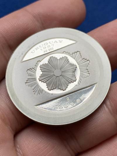 《竞宝斋》第420场 周日，周一，周二  3场连拍 （全场包邮） 乌拉圭1987年中央银行成立20周年银币 900银 25克