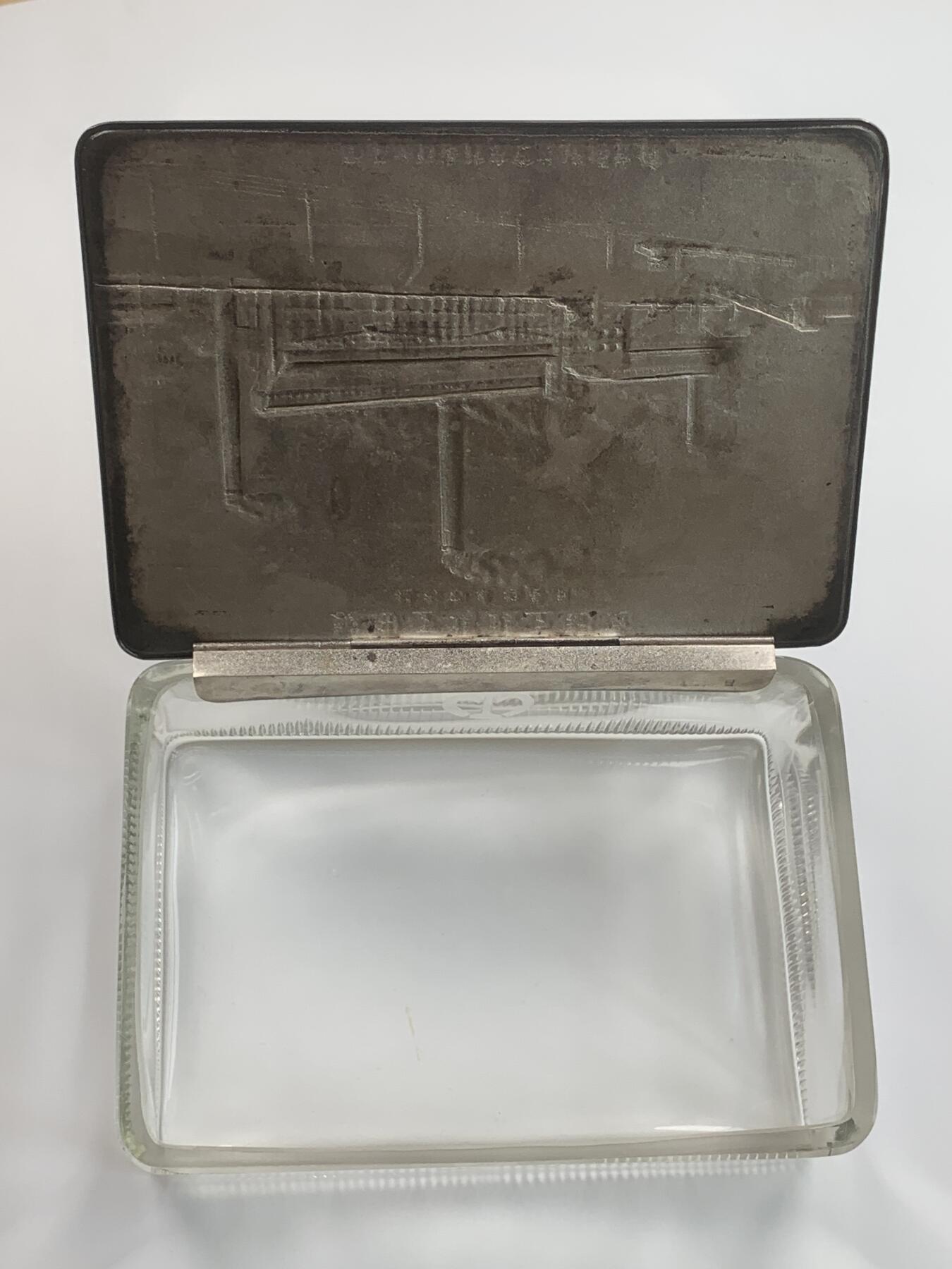 掌中浮雕-藏着的欧洲第036场 1929年伪满抚顺炭矿製油工场竣工纪念盒，盖体银制（盒盖重190g，166mm*119mm），总重697g