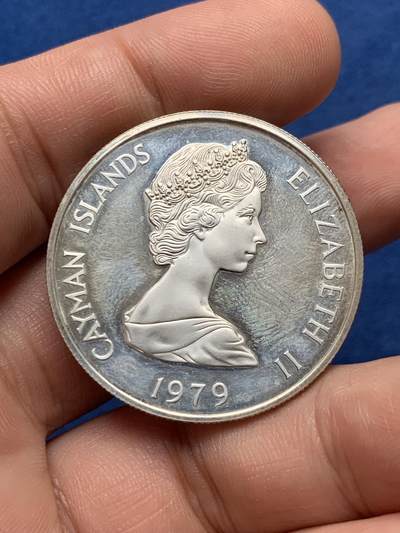 《竞宝斋》第420场 周日，周一，周二  3场连拍 （全场包邮） 开曼群岛1979年伊丽莎白二世银币 925银 18g