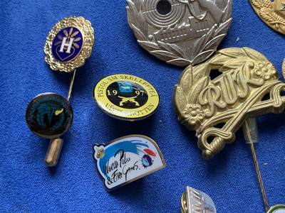 《竞宝斋》第420场 周日，周一，周二  3场连拍 （全场包邮） 13枚一组 欧洲射击节证章，胸章，胸徽，全部重量：64.1克。