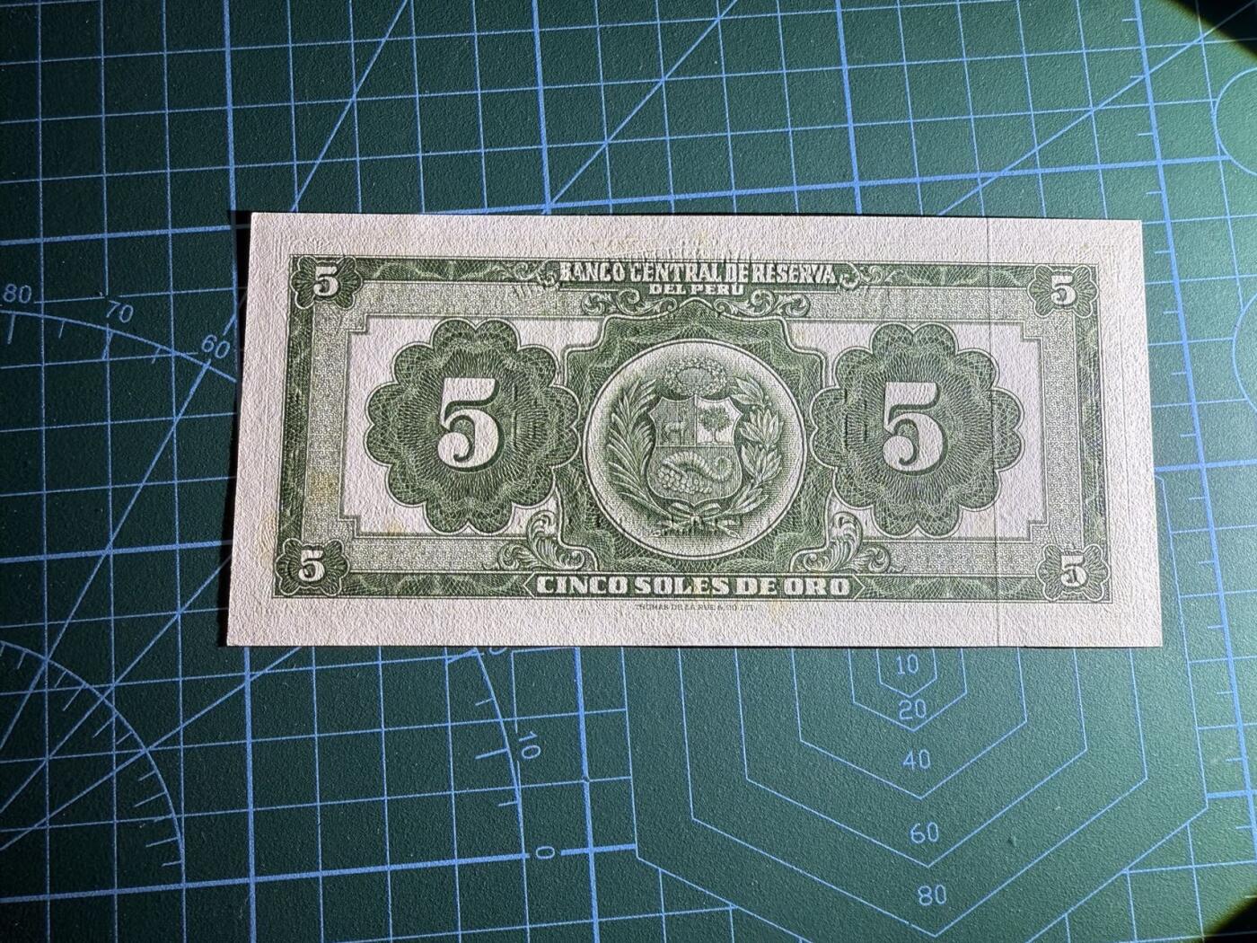 【炜奕收藏】，第四十五期 1966年秘鲁5索尔，UNC-品相，数二狮子头对子尾，有轻微黄斑