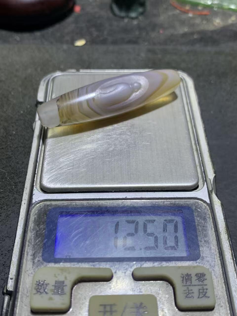 精美高玉化千层纹海洋玉髓手工俏色巧雕一心向佛意境桶珠一个！