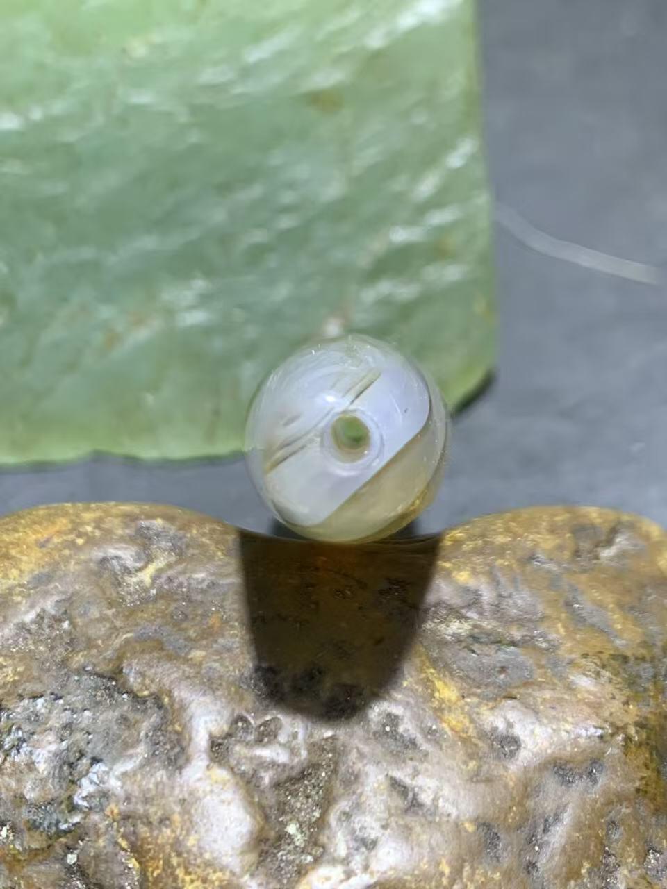 精美高玉化千层纹海洋玉髓手工俏色巧雕一心向佛意境桶珠一个！