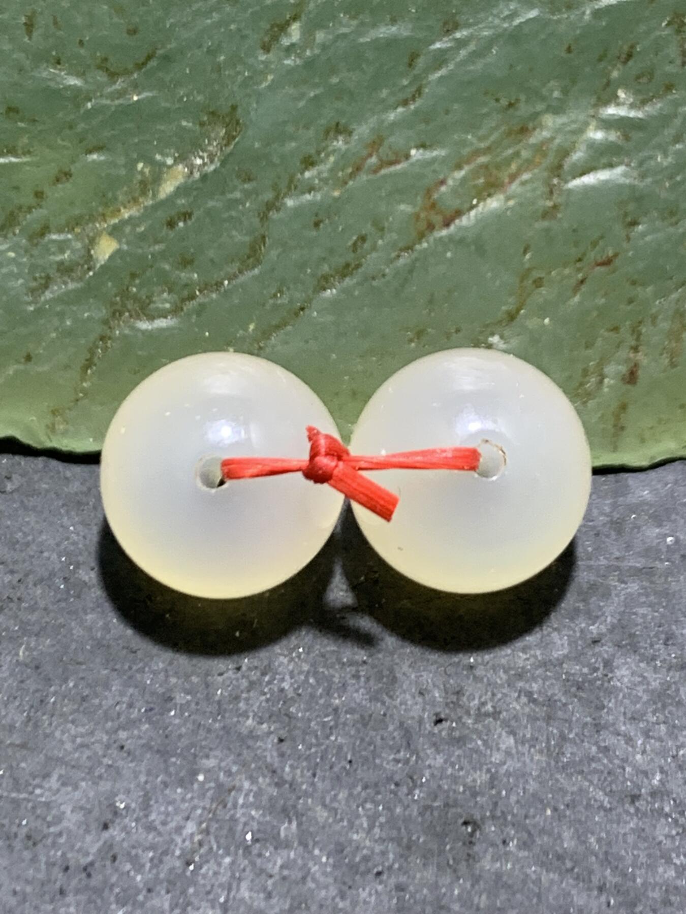 放福利！精美荔枝冻腰珠一对，
