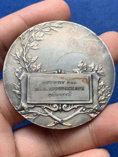 《竞宝斋》第420场 周日，周一，周二  3场连拍 （全场包邮） 名家名作 法国网球镀银铜章 50.6克 49.7mm 三角铜标