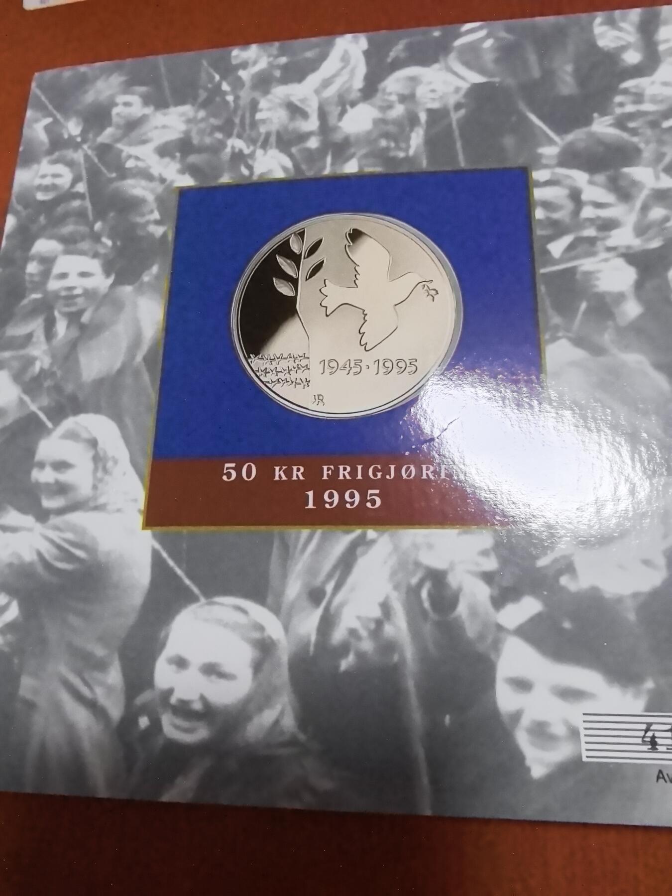 长老汇蛇年精选第五十场拍卖 1995挪威二战结束50周年50克朗精制银币，卡装
