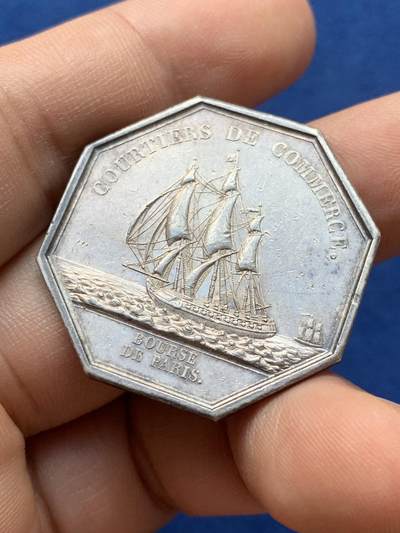 《竞宝斋》第420场 周日，周一，周二  3场连拍 （全场包邮） 法国路易十八头像巴黎证券交易所纪念八角银质代币，原铸无边铭，33.6mm，15.05克，少见品种。