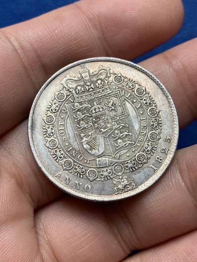 《竞宝斋》第420场 周日，周一，周二  3场连拍 （全场包邮） 英国 1823年 半克朗 银币 原味包浆 色彩淡金，乔治四世半克朗中最稀缺的一版，细节保存不错，带光。