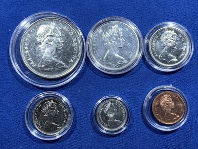 《竞宝斋》第420场 周日，周一，周二  3场连拍 （全场包邮） 六枚一组 1967年加拿大建国100周年精致套币 包含四枚银币 主币经典大雁造型