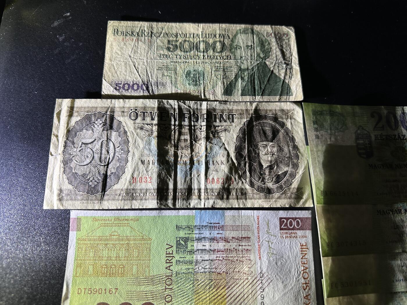 《外钞收藏家》第五百六十九期（本期拍品品种丰富、精选优质稀少好货）（本平台长期征集拍品、欢迎藏友们联系合作） 波兰、匈牙利、斯洛文尼亚 13张一起 非全新 品相如图