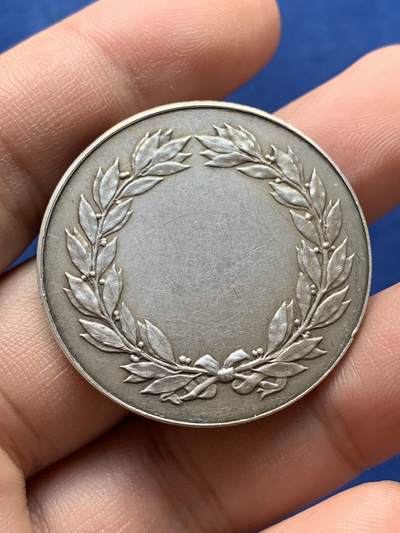 《竞宝斋》第420场 周日，周一，周二  3场连拍 （全场包邮） 法国19世纪城市人寿保险公司纪念圆形银章，城堡王冠图，丰饶角1AR边铭，21克，36.2mm。