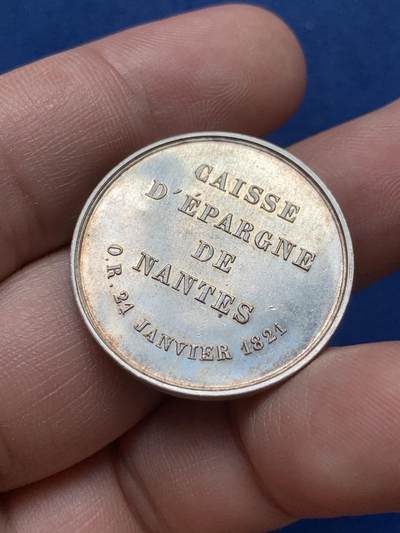 《竞宝斋》第420场 周日，周一，周二  3场连拍 （全场包邮） 原光法国南特储蓄银行纪念圆形银章，蜜蜂AR边铭，28.6mm，9克。