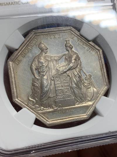 《竞宝斋》第420场 周日，周一，周二  3场连拍 （全场包邮） NGC MS62 法国法兰西银行建立纪念八角银质代币 早期蜜蜂边铭 这个状态很难得了