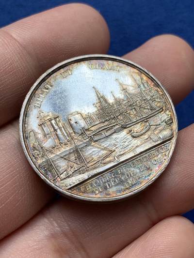 《竞宝斋》第420场 周日，周一，周二  3场连拍 （全场包邮） 原光法国拉谢罗尔商会港口景观纪念银章，手指AR边铭，32.8mm，17.15克。