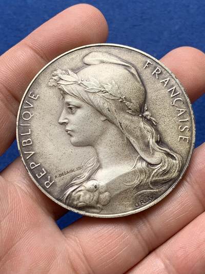 《竞宝斋》第420场 周日，周一，周二  3场连拍 （全场包邮） 名家罗蒂作 波利尼亚克亲王颁发法国曼恩-卢瓦尔省议员镀银铜章 56.3克 50.8mm 三角铜标 带盒