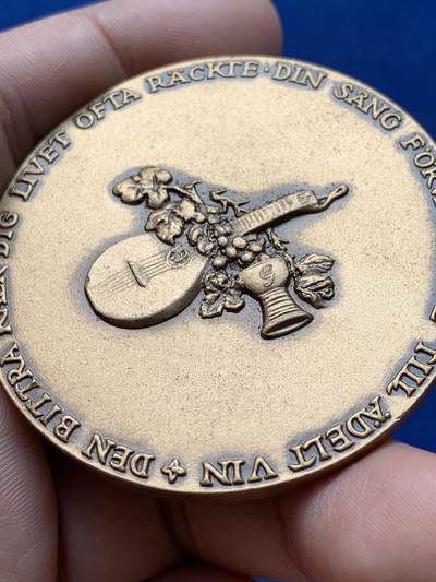 《竞宝斋》第420场 周日，周一，周二  3场连拍 （全场包邮） 瑞典著名诗人凯尔·米克尔·贝尔曼大铜章，直径：55.4mm，重量：93.05克。