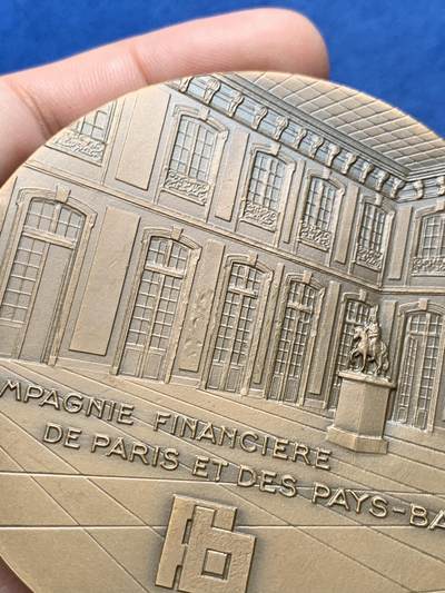 《竞宝斋》第420场 周日，周一，周二  3场连拍 （全场包邮） 巴黎荷兰金融公司成立百年纪念铜章 192.3克 71.6mm 丰饶角铜标