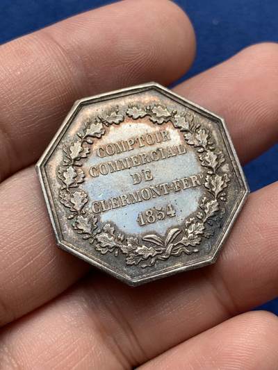 《竞宝斋》第420场 周日，周一，周二  3场连拍 （全场包邮） 法国克莱蒙特商业八角银质代币，30.5MM，12.1克，手指边铭。