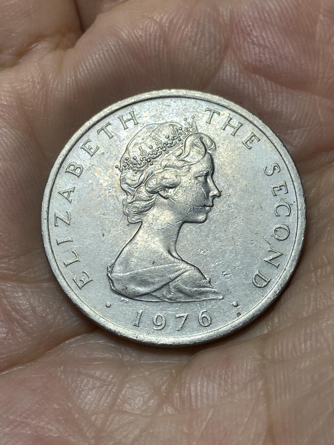 2025年第九十四场(总第一百二十场）外国好品散币(免佣金) 英属马恩岛🇮🇲1976年10便士(伊丽莎白二世中年花冠，十进制第二版，PM标普乔伊厂造，首发年)