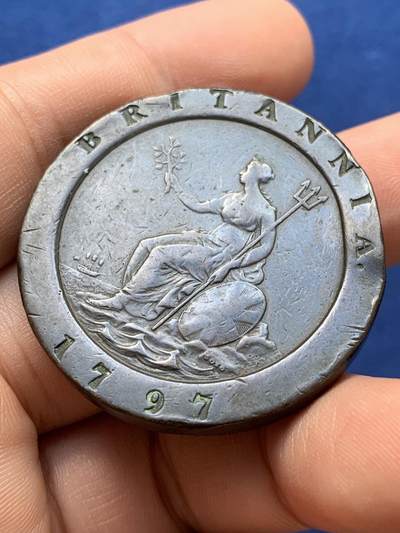 《竞宝斋》第420场 周日，周一，周二  3场连拍 （全场包邮） 英系铜币 热门品种 英国1797车轮2便士大铜币，乔治三世，状态熟美，入手沉重厚实，边有磕，细节见图。